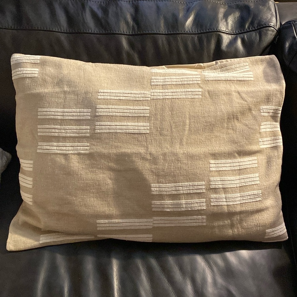 Southern Living Standard Sham, 86% Cotton & 14% Rayon, 20” x 26”  Taupe NWOT